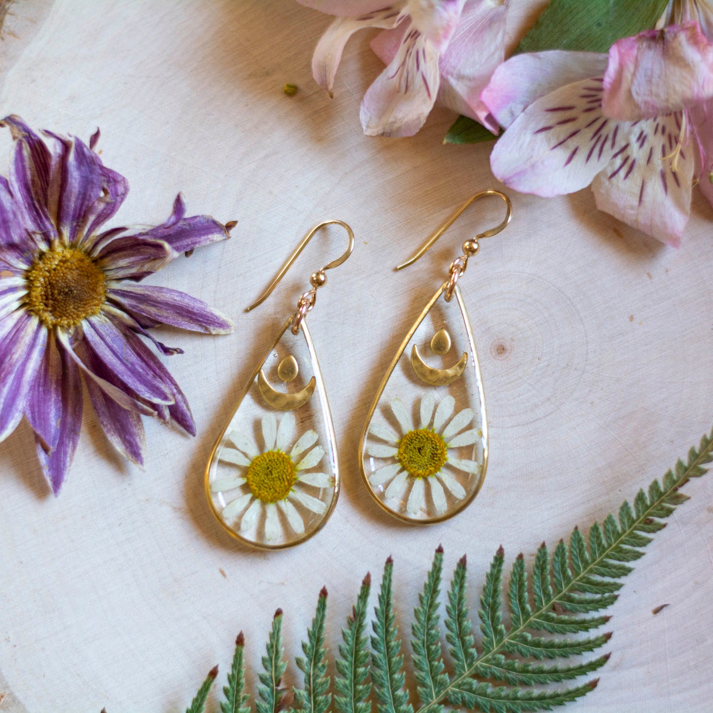 Chamomile & Moon Earrings - Gold