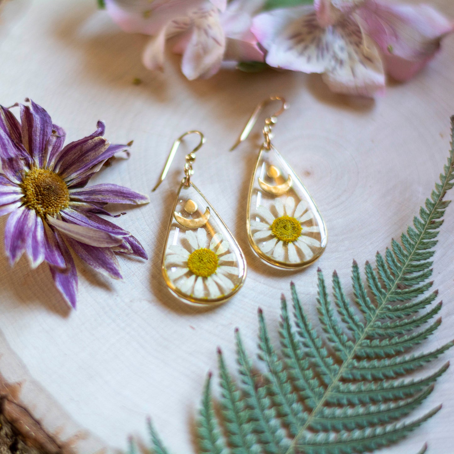 Chamomile & Moon Earrings - Gold